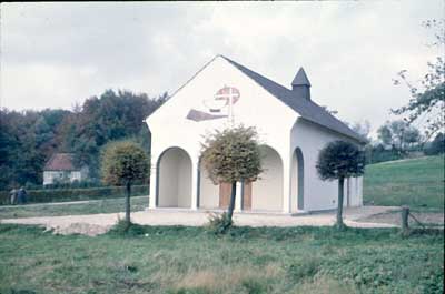 Neu erbaute Friedhofshalle Neu erbaute Friedhofshalle